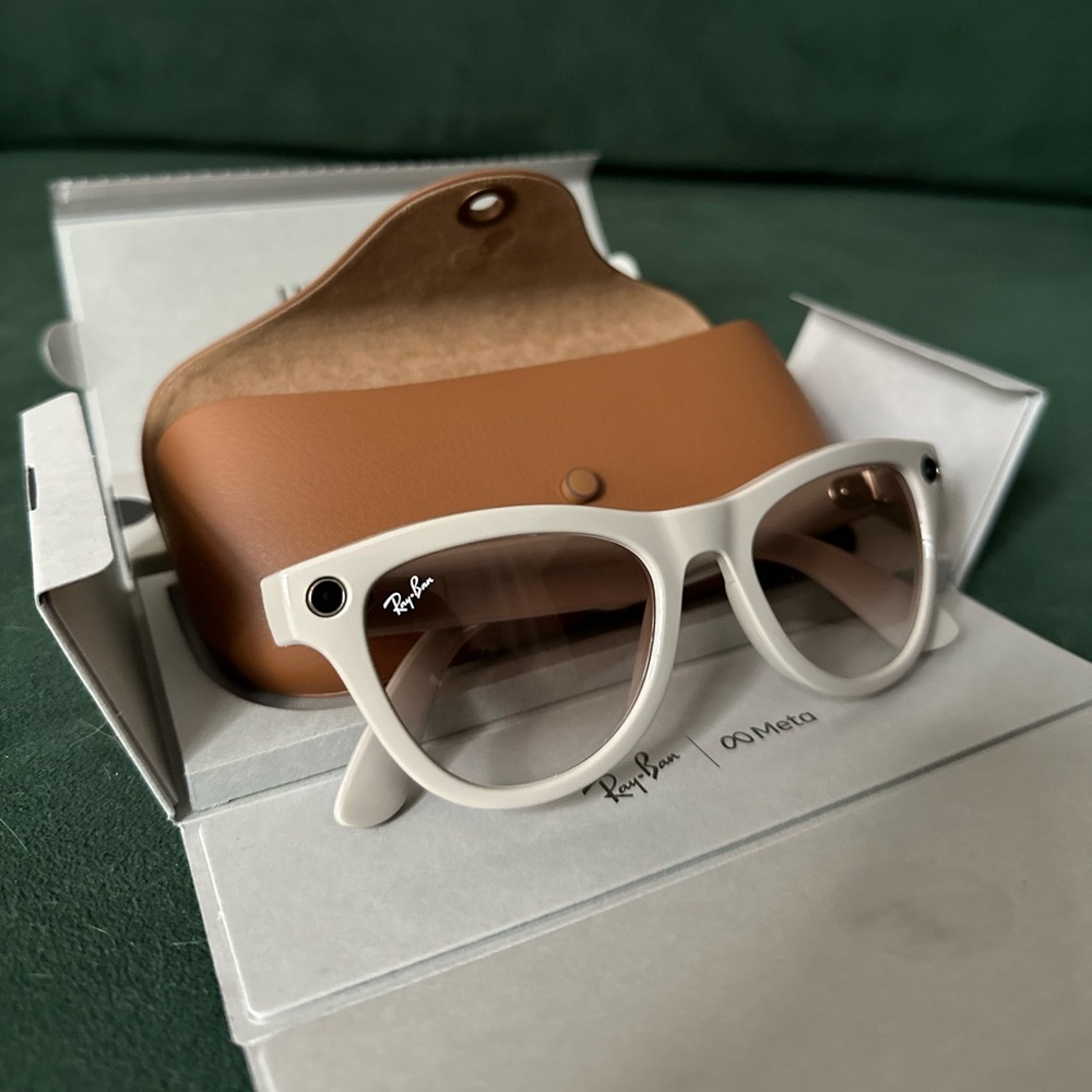 BRAND NEW - RAY-BAN | META SKYLER - Shiny Chalky Gray w/Cinnamon Pink lenses